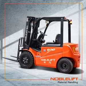 Hướng dẫn cách sạc pin xe nâng điện ngồi lái đúng kỹ thuật
